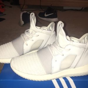 Adidas Womans Tubular Defiant W